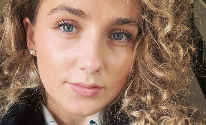 Cum să-ți alegi corect ochelarii în funcție de forma feței tale. Sfaturi de la stilista Tatiana Dumitraș - VIDEO Cum să-ți alegi corect ochelarii în funcție de forma feței tale. Sfaturi de la stilista Tatiana Dumitraș - VIDEO