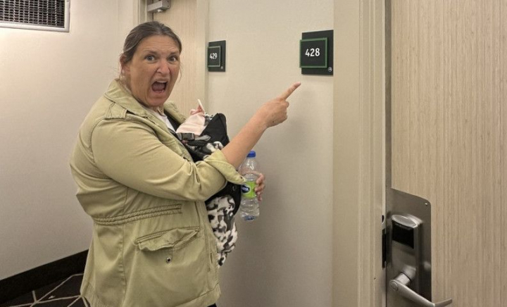 A născut în baia unei camere de hotel, în vacanță, fără să știe o clipă că era gravidă: „A apărut din senin, n-am avut niciun indiciu” A născut în baia unei camere de hotel, în vacanță, fără să știe o clipă că era gravidă: „A apărut din senin, n-am avut niciun indiciu”