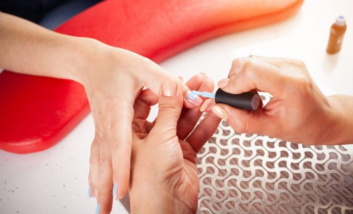 Avertismentul unei mame pentru femeile care aleg manichiura cu gel: „Dacă vezi o pată pe unghie...” - FOTO Avertismentul unei mame pentru femeile care aleg manichiura cu gel: „Dacă vezi o pată pe unghie...” - FOTO