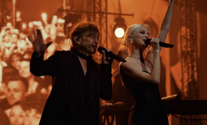 Moment de excepție în centrul capitalei! Dara, pe scenă alături de legendara trupă Bi-2: „Un vis devenit realitate” - FOTO/VIDEO Moment de excepție în centrul capitalei! Dara, pe scenă alături de legendara trupă Bi-2: „Un vis devenit realitate” - FOTO/VIDEO