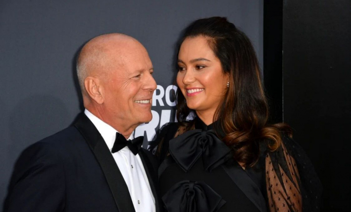 Creierul lui Bruce Willis „cedează”. Își mai recunoaște soția? „Sunt recunoscătoare că încă este aici”
Creierul lui Bruce Willis „cedează”. Își mai recunoaște soția? „Sunt recunoscătoare că încă este aici”