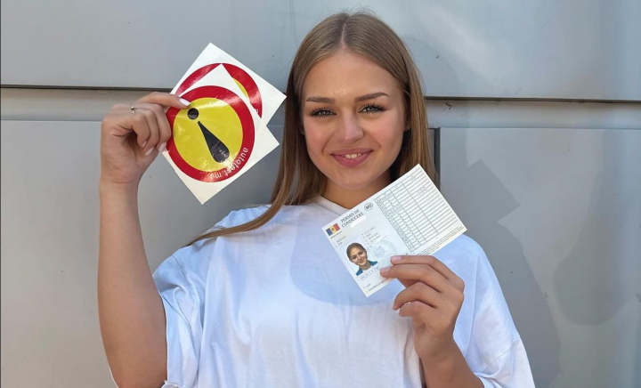 Șoferiță cu acte-n regulă! Ana Beregoi și-a luat permisul: „Eu o să vă anunț când o să ies în oraș”  – FOTO