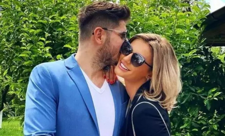 E despărțirea care a zguduit showbizul! Celebrul cuplu și-a spus adio, cu toate că abia deveniseră părinți: „Am decis să mergem pe drumuri separate”
E despărțirea care a zguduit showbizul! Celebrul cuplu și-a spus adio, cu toate că abia deveniseră părinți: „Am decis să mergem pe drumuri separate”