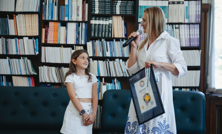 „Jurnalul Dumitriței”, un vis împlinit la doar 9 ani! Cum a avut loc prima lansare de carte a Dumitriței Cojuhari și ce reacție a avut când a fost desemnată cea mai tânără autoare din țară - VIDEO