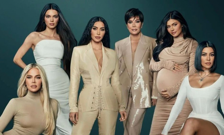 Incredibil! Ea este cea mai „săracă” persoană din familia Kardashian! Diferența față de averile surorilor sale este una uriașă Incredibil! Ea este cea mai „săracă” persoană din familia Kardashian! Diferența față de averile surorilor sale este una uriașă