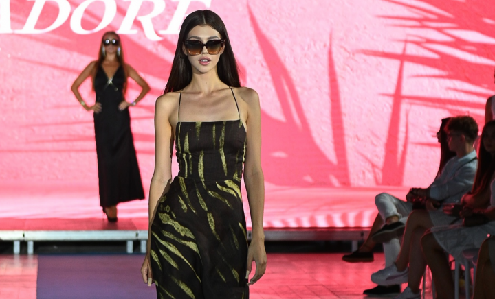 Designeri, modele și colecții de vară spectaculoase la cea de-a doua ediție „Summer Fashion Day”! Imagini exclusive de la eveniment - VIDEO Designeri, modele și colecții de vară spectaculoase la cea de-a doua ediție „Summer Fashion Day”! Imagini exclusive de la eveniment - VIDEO