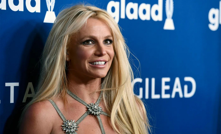 Britney Spears, dans provocator într-o casă plină de mizerie! Fanii au observat că vedeta nu a strâns după ce câinii și-au făcut nevoile prin casă Britney Spears, dans provocator într-o casă plină de mizerie! Fanii au observat că vedeta nu a strâns după ce câinii și-au făcut nevoile prin casă