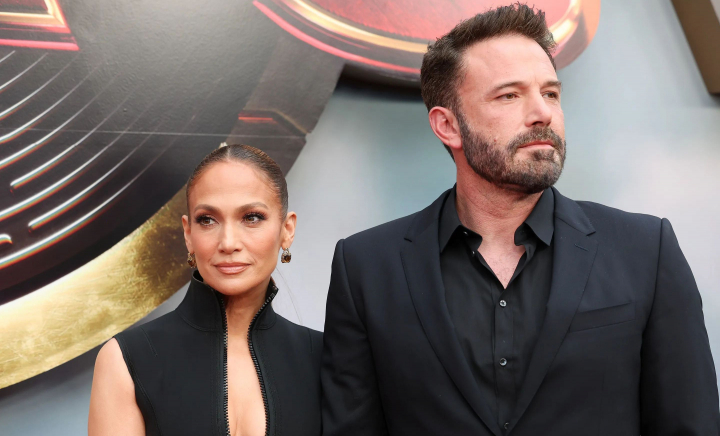 Jennifer Lopez, surprinsă de paparazzi la shopping cu Samuel, fiul lui Ben Affleck, la un an de la divorț Jennifer Lopez, surprinsă de paparazzi la shopping cu Samuel, fiul lui Ben Affleck, la un an de la divorț