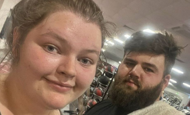 Erau obezi și nesiguri, acum strălucesc după operații spectaculoase de slăbire. Transformarea acestui cuplu este ireală