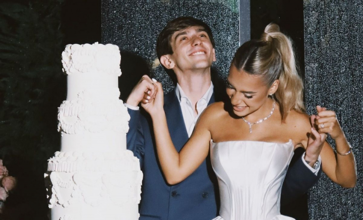 Jenika Guțu s-a împăcat cu Iurie Sula? De ziua lui, influencerița i-a cântat, în fața a zeci de invitați, piesa lansată după separare - VIDEO Jenika Guțu s-a împăcat cu Iurie Sula? De ziua lui, influencerița i-a cântat, în fața a zeci de invitați, piesa lansată după separare - VIDEO