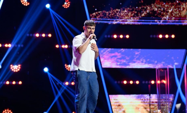 Ștefan Burlacu a cântat impecabil piesa „Acele” de la Carla's Dreams, iar antrenorii de la „Vocea României” au crezut că în spatele lor se află chiar solistul trupei. Interpretul nostru s-a ales cu 4 de „Da”: „Asta e o glumă, nu?” - VIDEO Ștefan Burlacu a cântat impecabil piesa „Acele” de la Carla's Dreams, iar antrenorii de la „Vocea României” au crezut că în spatele lor se află chiar solistul trupei. Interpretul nostru s-a ales cu 4 de „Da”: „Asta e o glumă, nu?” - VIDEO