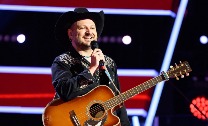 Fiul legendarului chitarist britanic Lonnie Donegan, la „Vocea României”! A întors toate cele 4 scaune cu o interpretare senzațională a piesei „Midnight Train to Memphis” - VIDEO Fiul legendarului chitarist britanic Lonnie Donegan, la „Vocea României”! A întors toate cele 4 scaune cu o interpretare senzațională a piesei „Midnight Train to Memphis” - VIDEO