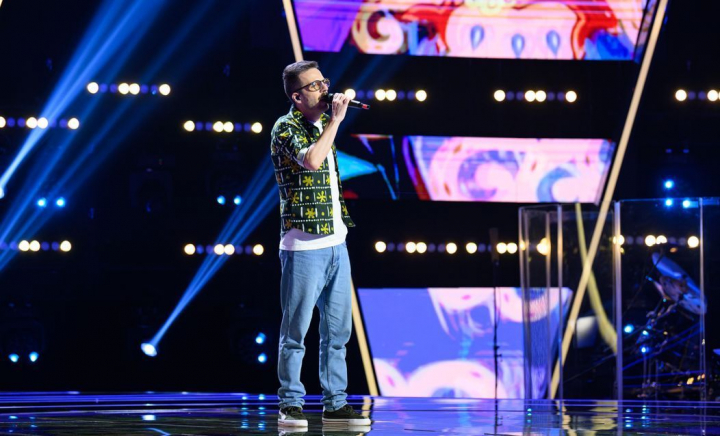 Adrian Cârciova a cântat „Inel, inel de aur” la „Vocea României”, iar Tudor Chirilă s-a întors doar după câteva secunde: „Bătaie mare pe tine în seara asta” - VIDEO Adrian Cârciova a cântat „Inel, inel de aur” la „Vocea României”, iar Tudor Chirilă s-a întors doar după câteva secunde: „Bătaie mare pe tine în seara asta” - VIDEO