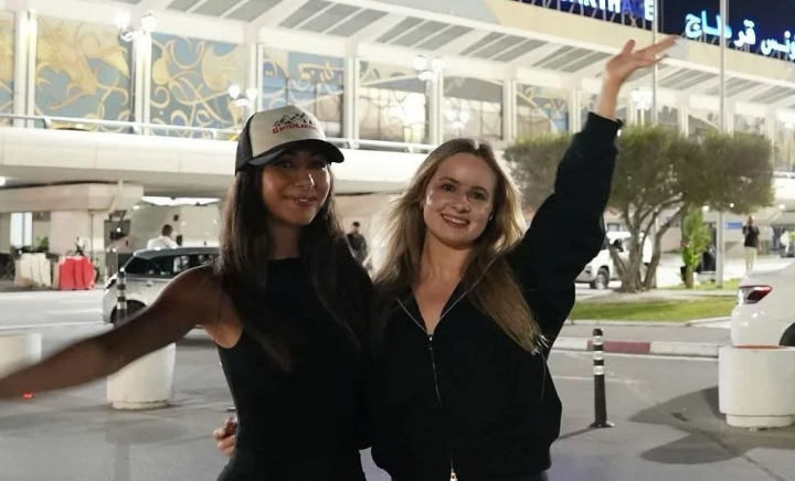 De râs și de plâns! Două turiste, care aveau bilete de avion pentru Franța, au ajuns din greșeală în Africa! Cum s-a întâmplat totul - VIDEO De râs și de plâns! Două turiste, care aveau bilete de avion pentru Franța, au ajuns din greșeală în Africa! Cum s-a întâmplat totul - VIDEO