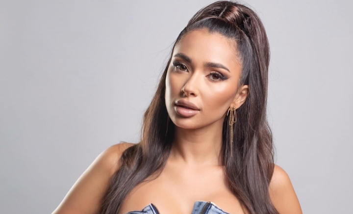 Iulia Deliu a confecționat o pălărie în doar 5 minute! Iată cum i-a reușit - VIDEO Iulia Deliu a confecționat o pălărie în doar 5 minute! Iată cum i-a reușit - VIDEO