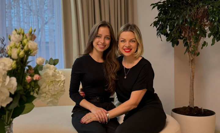 Marina Cârnaț își plătește fiica cea mare pentru a găti. Manuella: „Primesc salariu...” - VIDEO Marina Cârnaț își plătește fiica cea mare pentru a găti. Manuella: „Primesc salariu...” - VIDEO