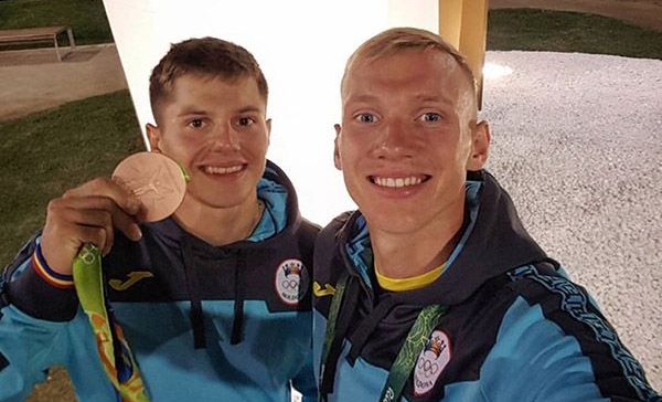 Frații Tarnovschi au obținut performanțe sporite cu ajutorul terapiei cu oxigen hiperbaric! Ce implică acest tip de tratament, dar și ce efecte are asupra sănătății - VIDEO Frații Tarnovschi au obținut performanțe sporite cu ajutorul terapiei cu oxigen hiperbaric! Ce implică acest tip de tratament, dar și ce efecte are asupra sănătății - VIDEO