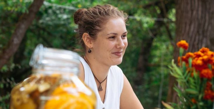 Clorofila din plante medicinale! Iată rețeta Ginei Rogote pentru o detoxifiere naturală - VIDEO Clorofila din plante medicinale! Iată rețeta Ginei Rogote pentru o detoxifiere naturală - VIDEO