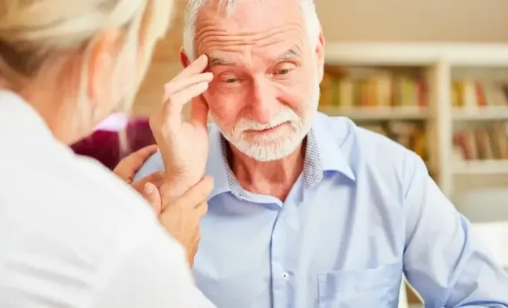 Cele 10 semne timpurii ale bolii Alzheimer, explicate de reporterul iSănătate, Cătălina Osoianu: „Cel mai frecvent și timpuriu semn este...” - VIDEO Cele 10 semne timpurii ale bolii Alzheimer, explicate de reporterul iSănătate, Cătălina Osoianu: „Cel mai frecvent și timpuriu semn este...” - VIDEO