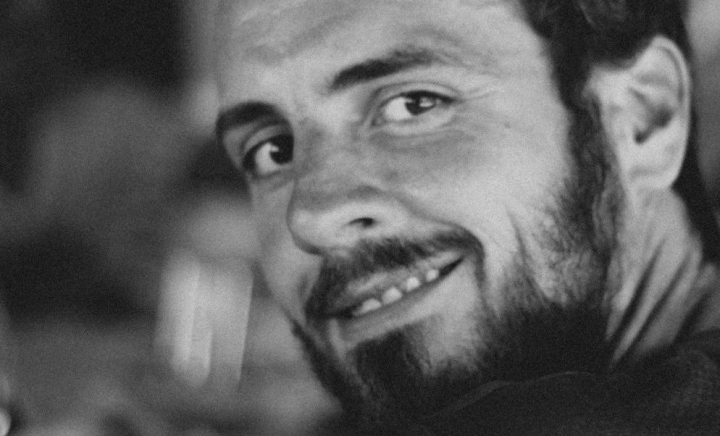 Povestea francezului care trăiește într-un sat din Moldova! Face vin autentic, crește gâște și cultivă roșii în sera pe care a construit-o cu propriile mâini - VIDEO Povestea francezului care trăiește într-un sat din Moldova! Face vin autentic, crește gâște și cultivă roșii în sera pe care a construit-o cu propriile mâini - VIDEO