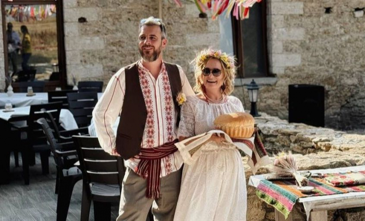 A venit pentru un proiect în Republica Moldova, dar a rămas pentru totdeauna! Și-a cumpărat o casă cu doar 500 de euro, conduce o Lada și e căsătorit cu o moldoveancă. Află întreaga poveste a francezului Fred Gonnetan: „Eu acum am permis de ședere, nu pot să votez...” - VIDEO