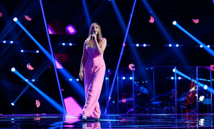 Alexia Roșca a împărțit antrenorii de la „Vocea României” în două tabere: Irina Rimes vs Theo Rose. Care dintre ele a pierdut lupta din cauza unui comentariu aparent nevinovat: „Ai cântat ușor fără suflet” - VIDEO Alexia Roșca a împărțit antrenorii de la „Vocea României” în două tabere: Irina Rimes vs Theo Rose. Care dintre ele a pierdut lupta din cauza unui comentariu aparent nevinovat: „Ai cântat ușor fără suflet” - VIDEO