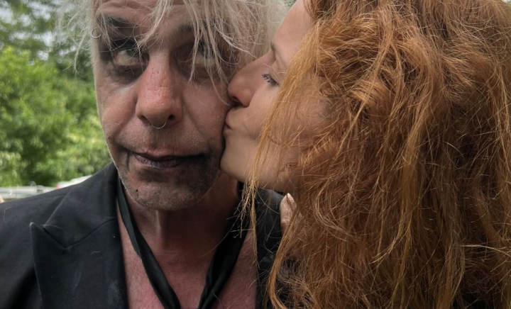 Solistul „Rammstein” a lansat videoclipul filmat la Chișinău! În clip s-au filmat Cristina Miron și Alina Stoianov, iar producătorul executiv a fost Roman Burlaca - VIDEO Solistul „Rammstein” a lansat videoclipul filmat la Chișinău! În clip s-au filmat Cristina Miron și Alina Stoianov, iar producătorul executiv a fost Roman Burlaca - VIDEO