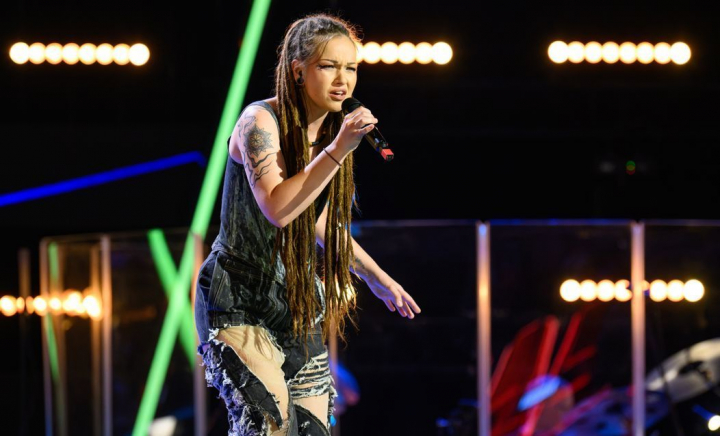 Bătălie aprigă pentru Andreea Dobre la Vocea României! Smiley a fost pus pe „Mute”, dar „muza din public” l-a ajutat să câștige - VIDEO Bătălie aprigă pentru Andreea Dobre la Vocea României! Smiley a fost pus pe „Mute”, dar „muza din public” l-a ajutat să câștige - VIDEO