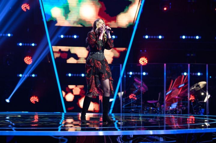 Cine e Maria Crîșmariu, „Fata rea” de la Vocea României care a întors toate scaunele cu o interpretare cum rar ți-e dat să auzi: „Ai cântat ca și cum ești un artist consacrat!” - VIDEO