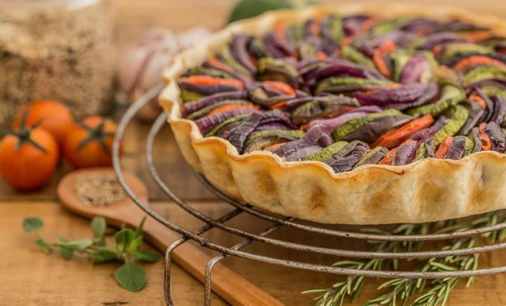 Tartă ratatouille - combinația perfectă dintre roșii, vinete și dovlecei! Descoperă rețeta de la food bloggerul Tatiana Roșca - VIDEO