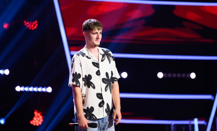 Moldoveanul Vasile Mălai, autorul celui mai emoționant moment al serii la „Vocea României”. I-a făcut pe cei cinci antrenori să plângă și a întors toate scaunele cu una dintre piesele lui Smiley: „Eu nu pot să vorbesc” - VIDEO Moldoveanul Vasile Mălai, autorul celui mai emoționant moment al serii la „Vocea României”. I-a făcut pe cei cinci antrenori să plângă și a întors toate scaunele cu una dintre piesele lui Smiley: „Eu nu pot să vorbesc” - VIDEO