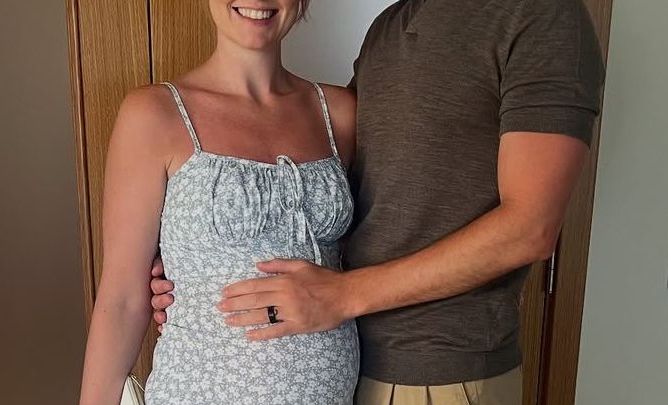 A născut și este în culmea fericirii! Vedeta a postat prima imagine cu fiul ei și a dezvăluit numele pe care îl poartă bebelușul: „Suntem complet îndrăgostiți” - VIDEO A născut și este în culmea fericirii! Vedeta a postat prima imagine cu fiul ei și a dezvăluit numele pe care îl poartă bebelușul: „Suntem complet îndrăgostiți” - VIDEO