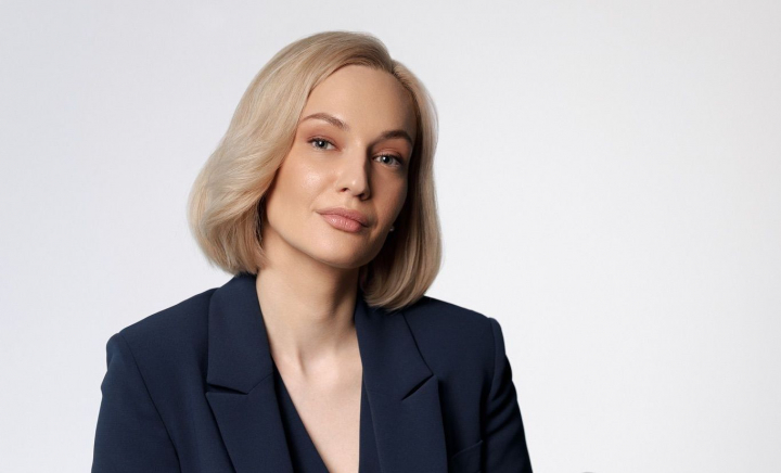 Te-ai întrebat vreodată cum se mănâncă corect o banană sau pepenele galben, respectând protocolul? Consultanta în etichetă, Ariana Trofim, face lumină asupra acestui subiect - VIDEO