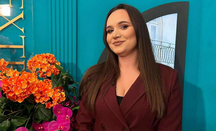 Lecție de machiaj de la Elena Ciubuc! Care este secretul unui make-up rezistent, dar și ce greșeli frecvente fac femeile - VIDEO Lecție de machiaj de la Elena Ciubuc! Care este secretul unui make-up rezistent, dar și ce greșeli frecvente fac femeile - VIDEO