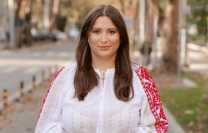 Prima replică a șefei Direcției Generale Cultură, după ce Adriana Ochișanu a spus că a fost exclusă din lista interpreților care vor cânta de Hramul Capitalei - VIDEO Prima replică a șefei Direcției Generale Cultură, după ce Adriana Ochișanu a spus că a fost exclusă din lista interpreților care vor cânta de Hramul Capitalei - VIDEO