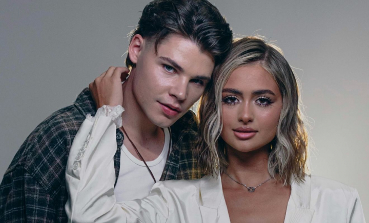 Ce chimie! Iuliana Beregoi și Cristian Porcari și-au pus fanii pe jar cu noul lor videoclip - VIDEO Ce chimie! Iuliana Beregoi și Cristian Porcari și-au pus fanii pe jar cu noul lor videoclip - VIDEO