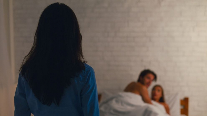 Caz incredibil de infidelitate! Cum a aflat o femeie că soțul a înșelat-o timp de 16 ani Caz incredibil de infidelitate! Cum a aflat o femeie că soțul a înșelat-o timp de 16 ani