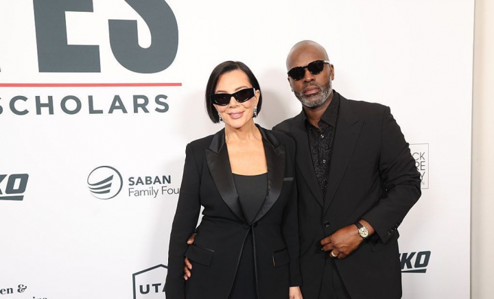 Ea are 70 de ani, el 44, dar sunt împreună de 11 ani. După operația estetică de 100 de mii de dolari, Kris Jenner pare chiar mai tânără decât iubitul - FOTO Ea are 70 de ani, el 44, dar sunt împreună de 11 ani. După operația estetică de 100 de mii de dolari, Kris Jenner pare chiar mai tânără decât iubitul - FOTO