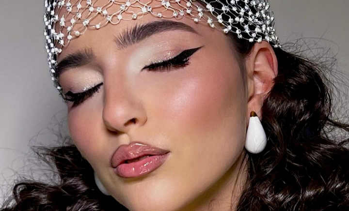 Secretul unei priviri expresive! Make-up artista Liubov Ojog îți dezvăluie cum să trasezi perfect linia de tuș - VIDEO Secretul unei priviri expresive! Make-up artista Liubov Ojog îți dezvăluie cum să trasezi perfect linia de tuș - VIDEO