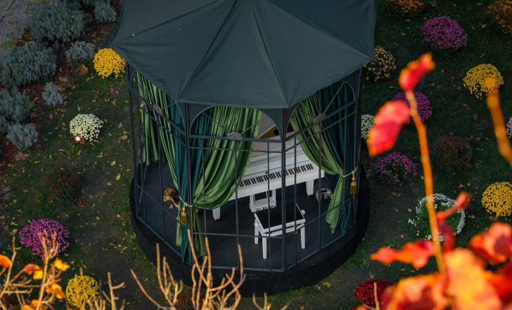 Un pian care cântă muzica maestrului Eugen Doga, chiar în inima capitalei! Iată cum a luat naștere această idee. Lucian Chirtoacă, om de afaceri: „Înregistrează mișcările, dar și tăria amprentei și o face foarte bine” - VIDEO Un pian care cântă muzica maestrului Eugen Doga, chiar în inima capitalei! Iată cum a luat naștere această idee. Lucian Chirtoacă, om de afaceri: „Înregistrează mișcările, dar și tăria amprentei și o face foarte bine” - VIDEO