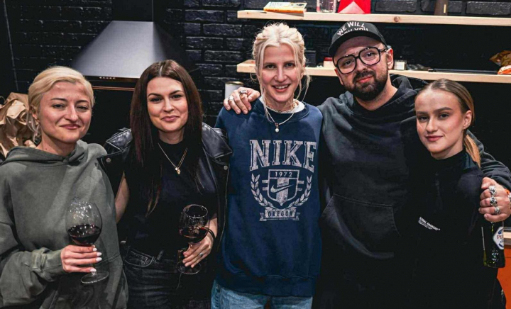 Dara a colaborat cu un producător premiat Grammy pentru piesa „Fight Club”! Cum i-a reușit acest lucru - FOTO/VIDEO Dara a colaborat cu un producător premiat Grammy pentru piesa „Fight Club”! Cum i-a reușit acest lucru - FOTO/VIDEO