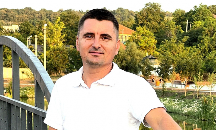 Viața l-a purtat prin suișuri și coborâșuri, însă el nu a renunțat la pasiunea care îi aduce plăcere! Interpretul Tudorel Pușcaș: „Atâta timp cât lumea mă solicită...” - VIDEO