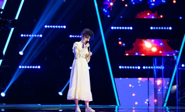 Roxana Azamfirei a ridicat sala de la „Vocea României” în picioare cu melodia „Hava Nagila”. Smiley: „M-am întors pentru curajul că ai cântat piesa asta” - VIDEO Roxana Azamfirei a ridicat sala de la „Vocea României” în picioare cu melodia „Hava Nagila”. Smiley: „M-am întors pentru curajul că ai cântat piesa asta” - VIDEO