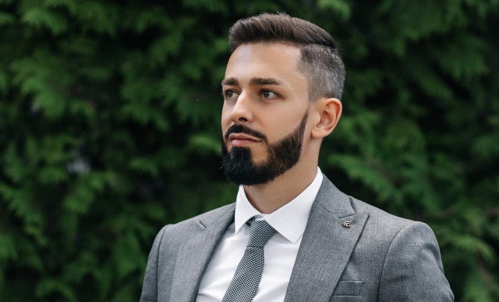 Muncă, pasiune și perseverență! Povestea lui Cristian Negru, cel care găsește echilibrul între activitatea de farmacist, blogging și sport - VIDEO Muncă, pasiune și perseverență! Povestea lui Cristian Negru, cel care găsește echilibrul între activitatea de farmacist, blogging și sport - VIDEO