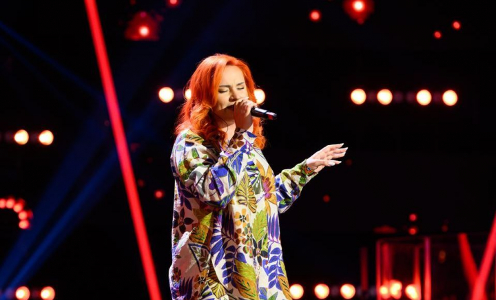 Adina Ghiță - manichiurista din Pitești care a emoționat publicul de la „Vocea României” cu piesa „Iubește-mă” - VIDEO Adina Ghiță - manichiurista din Pitești care a emoționat publicul de la „Vocea României” cu piesa „Iubește-mă” - VIDEO