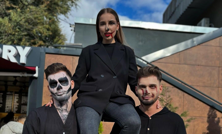 Ion și Emil Cardaniuc au renunțat pentru o zi la instrumente și au intrat în spiritul Halloween-ului: „Anul acesta vom sărbători dacă vor fi divorțuri, nunți, de ce nu” - VIDEO Ion și Emil Cardaniuc au renunțat pentru o zi la instrumente și au intrat în spiritul Halloween-ului: „Anul acesta vom sărbători dacă vor fi divorțuri, nunți, de ce nu” - VIDEO