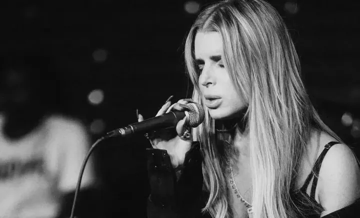 E o cântăreață celebră în lume, dar ascunde un trecut întunecat! Artista recunoaște că a fost alcoolică timp de opt ani: „Mi-a blocat visele” - FOTO E o cântăreață celebră în lume, dar ascunde un trecut întunecat! Artista recunoaște că a fost alcoolică timp de opt ani: „Mi-a blocat visele” - FOTO