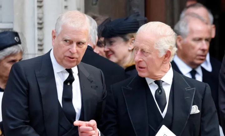 Regele Charles al III-lea și Prințul Andrew Regele Charles al III-lea și Prințul Andrew