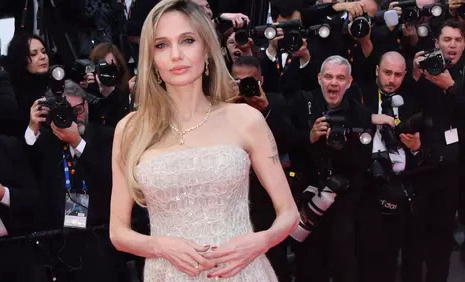  Angelina Jolie 