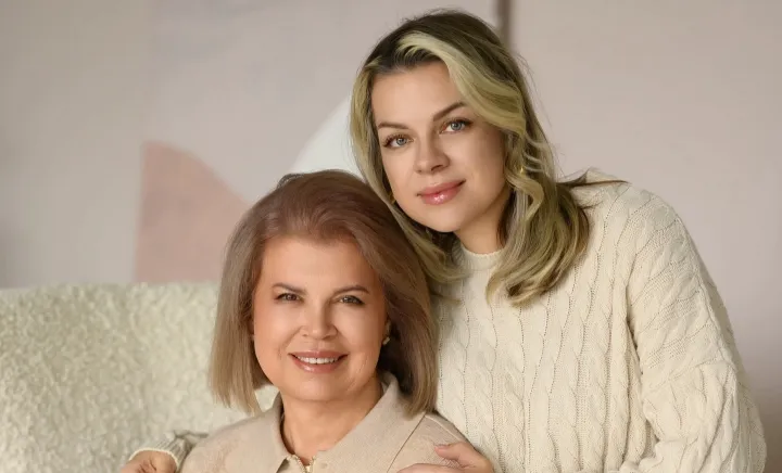 Marina Cârnaț alături de mama sa, Liuba Urâtu Marina Cârnaț alături de mama sa, Liuba Urâtu